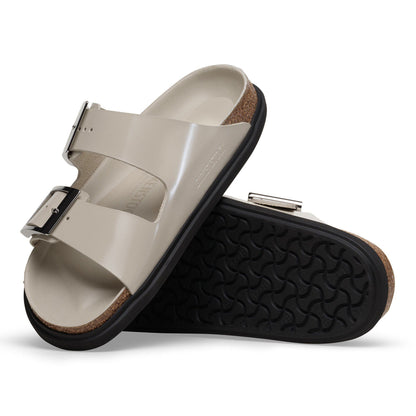 Arizona Droplet Buckle Natural Leather Patent in Color High Shine Oyster | Birkenstock