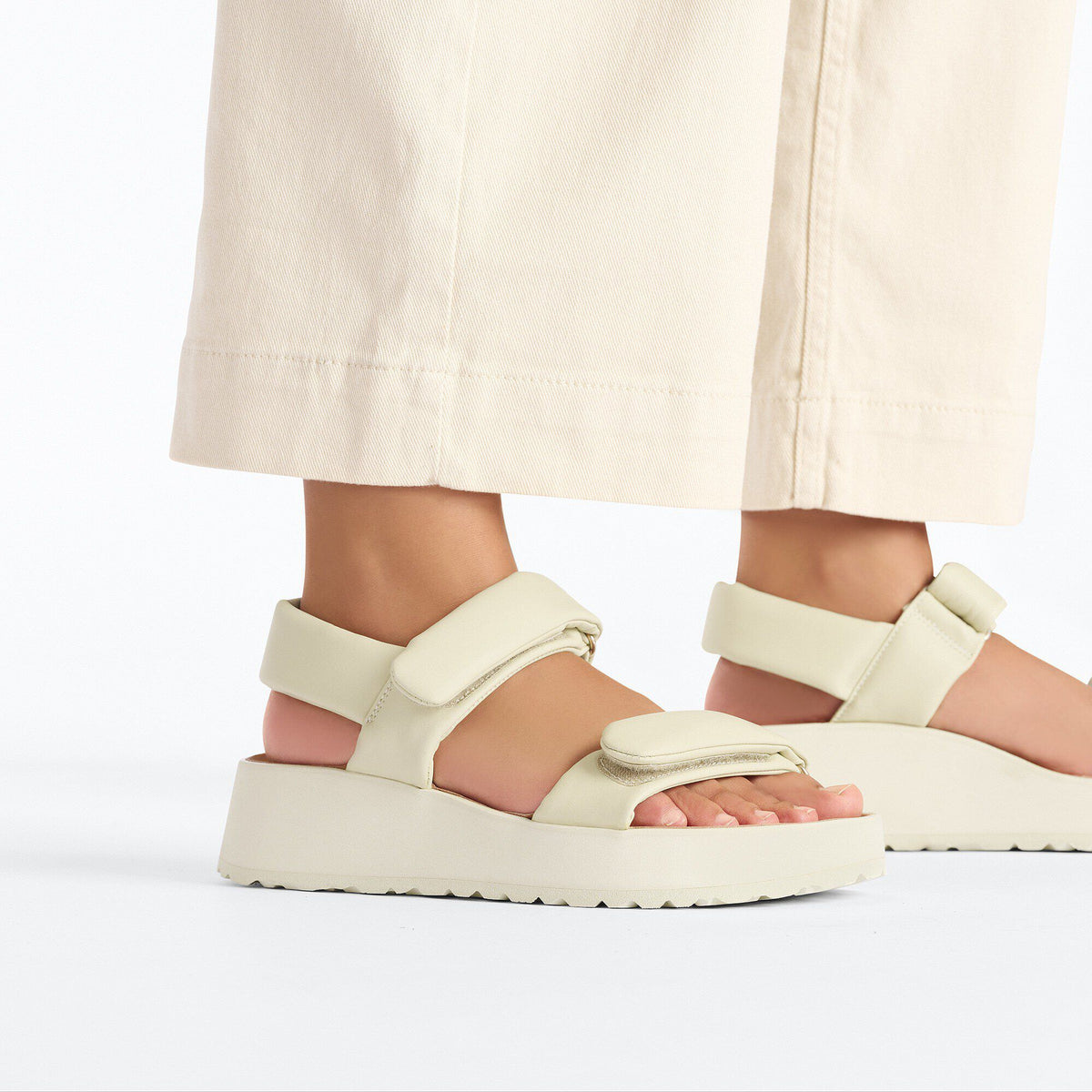 Theda Leather in Color Ecru | Birkenstock