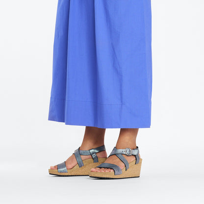 Sibyl Nubuck Leather in Color Metallic Black | Birkenstock
