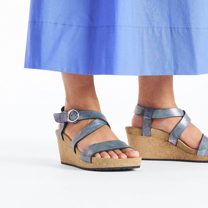 Sibyl Nubuck Leather in Color Metallic Black | Birkenstock