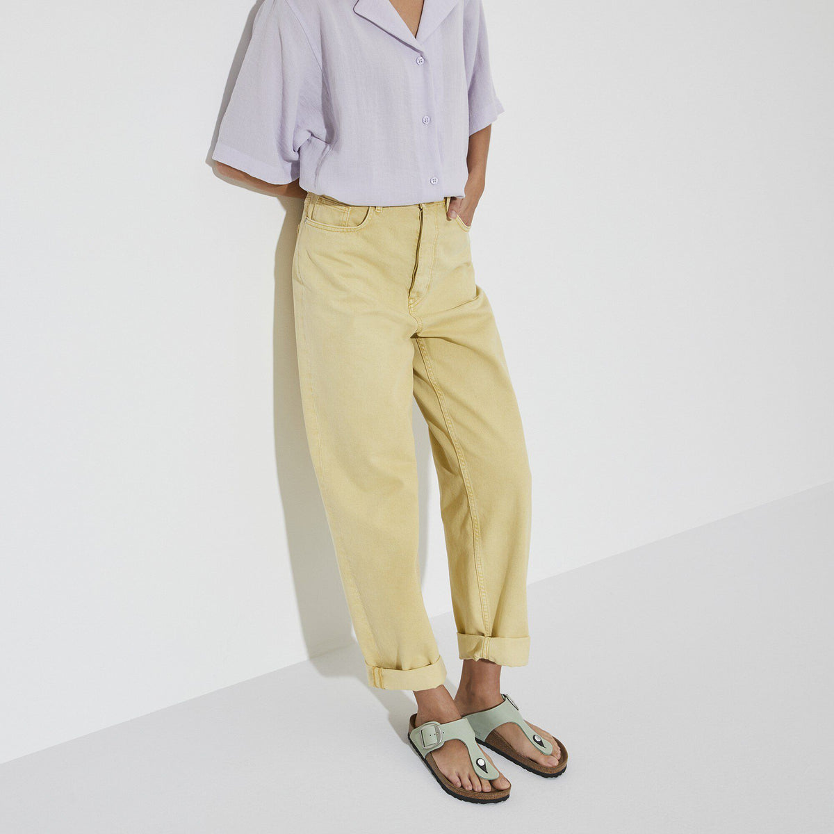 Gizeh Big Buckle Nubuck Leather in Color Matcha | Birkenstock